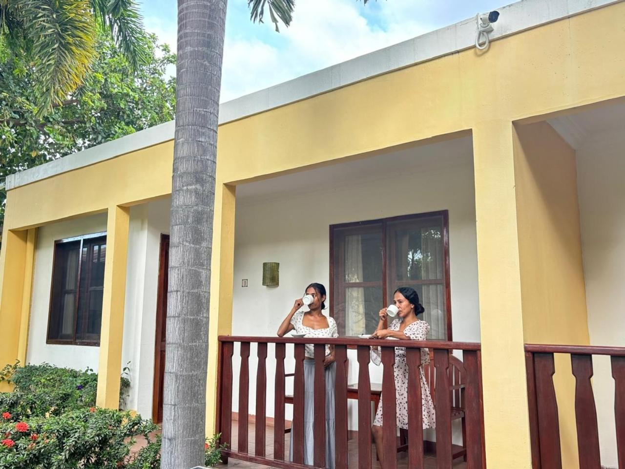 Palm Malinamoc Hotel Dili Esterno foto