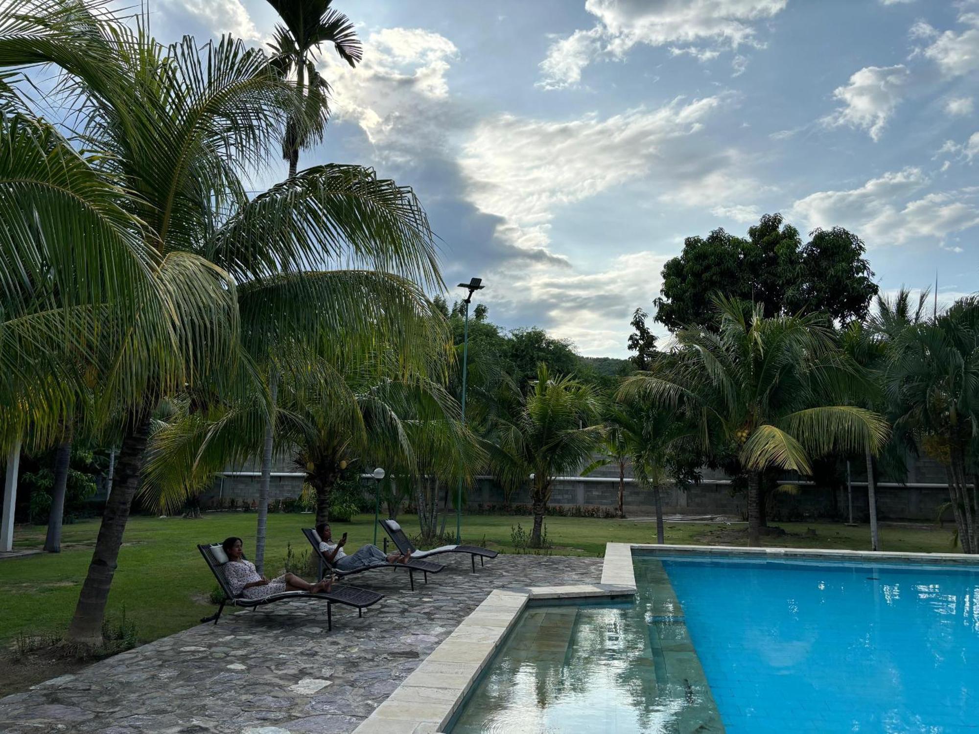 Palm Malinamoc Hotel Dili Esterno foto